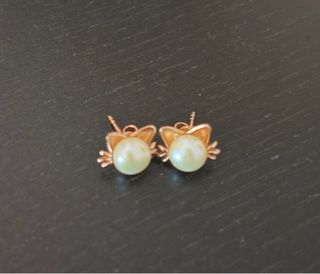 Pendientes gato perla de plata
color oro rosa
