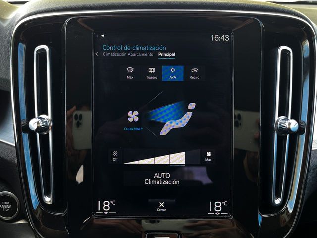 Volvo XC40 Momentum Pro 2WD