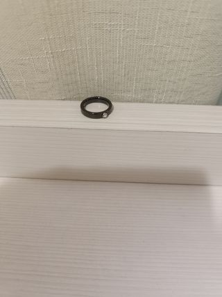 Anillo negro con circonita acero