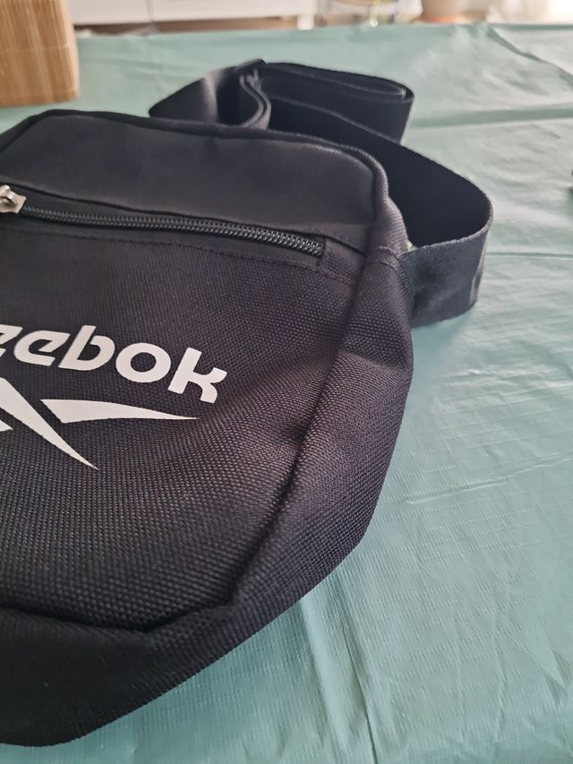 Bandolera Reebok negra