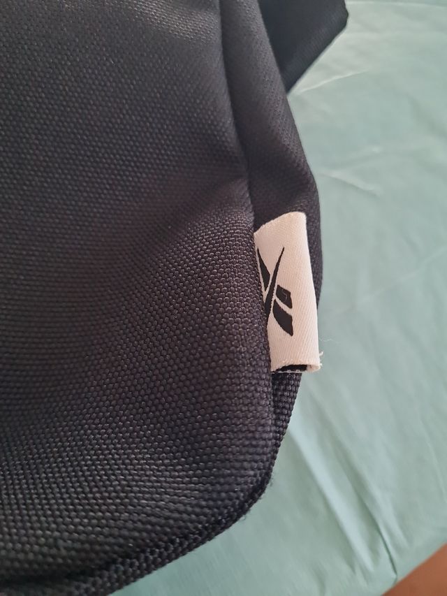 Bandolera Reebok negra