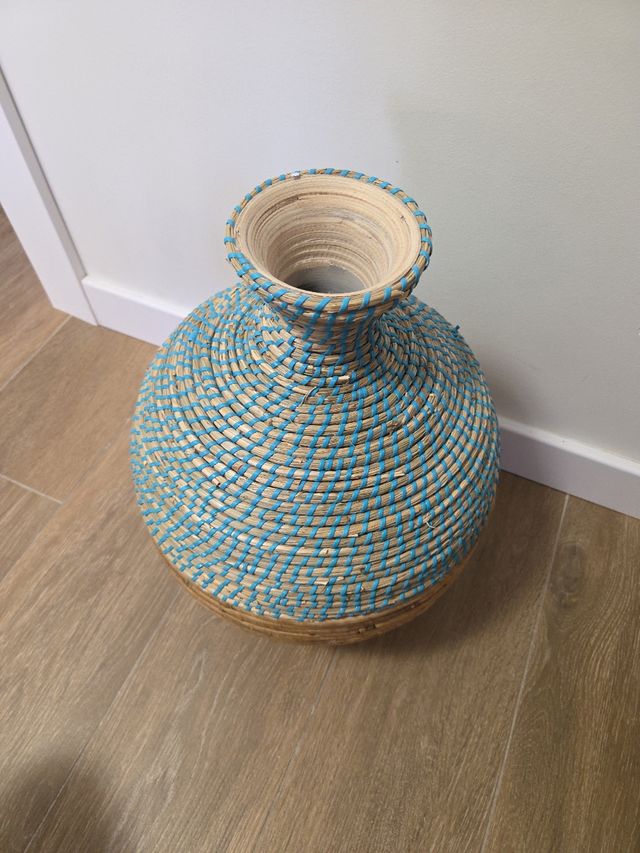 Jarrón mimbre turquesa, nuevo, con etiqueta