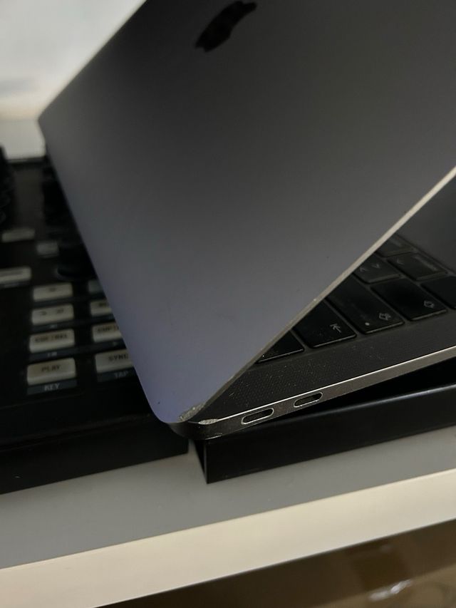 MacBook Air 2018 - 8GB RAM - 512Gb SSD