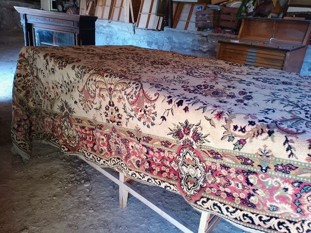 Alfombra antigua de lana de grandes dimensiones