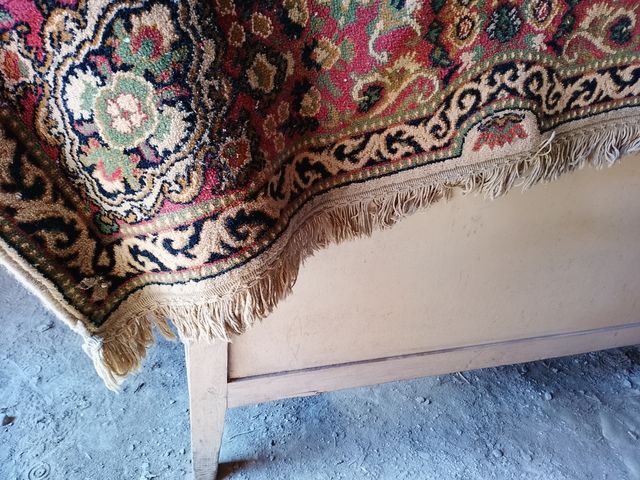 Alfombra antigua de lana de grandes dimensiones