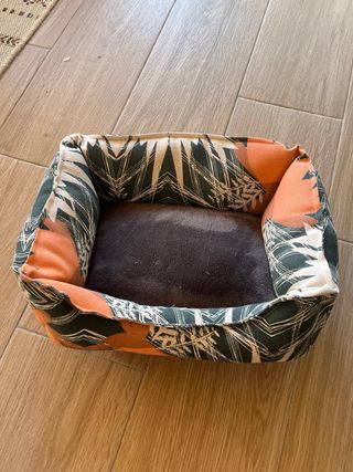 Cama mascota pequeña verde-naranja