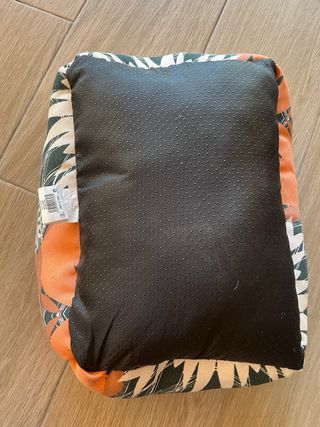 Cama mascota pequeña verde-naranja
