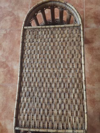 Mesa Elevación elegante de mimbre marrón