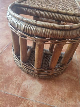 Mesa Elevación elegante de mimbre marrón