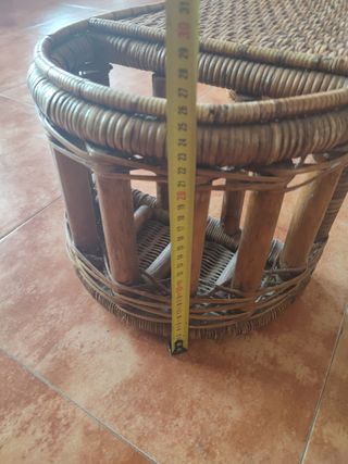 Mesa Elevación elegante de mimbre marrón