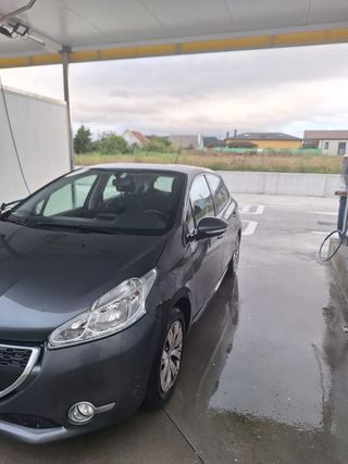 Peugeot 208 2013