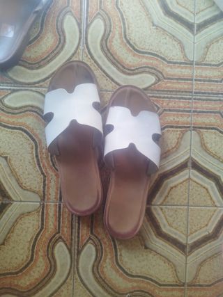 Ciabatte estive bianche e marroni