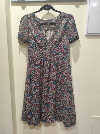 Vestido floral H&M talla 38. Nuevo
