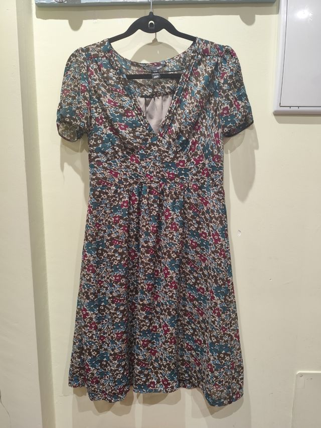 Vestido floral H&M talla 38. Nuevo