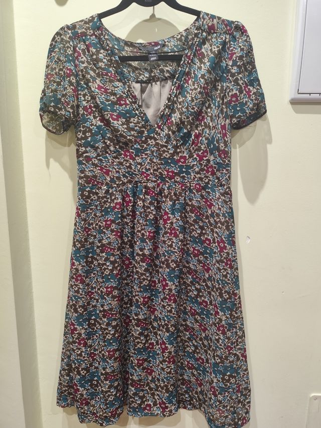 Vestido floral H&M talla 38. Nuevo
