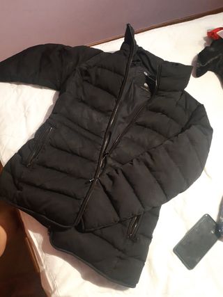 Abrigo Plumas Zara negro - Talla M.  