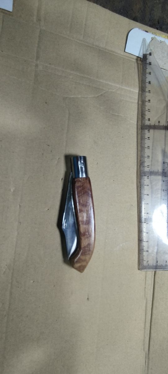 Navaja artesanal mango  madera de encina.