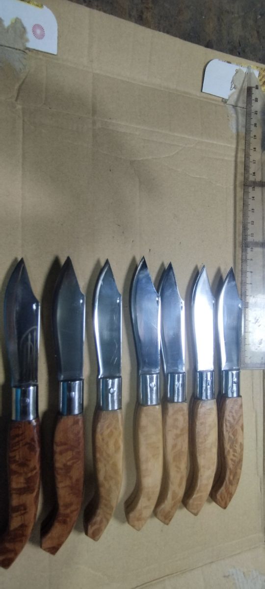 Navaja artesanal mango  madera de encina.