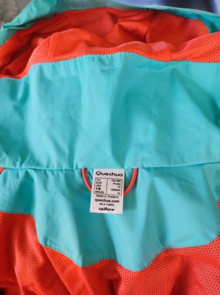 Chaqueta trekking Quechua turquesa talla XS