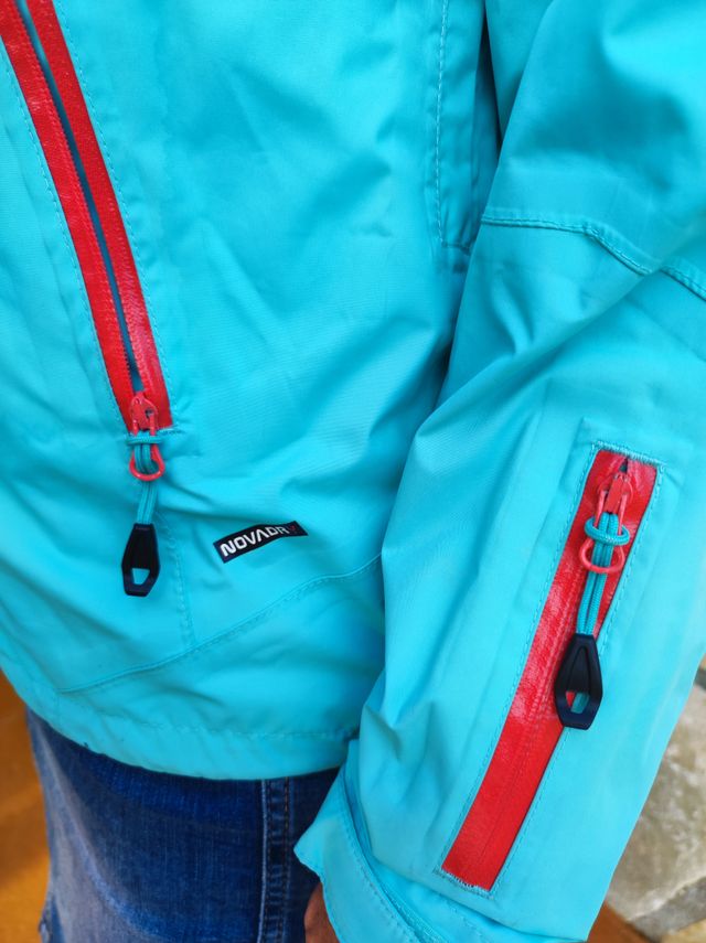 Chaqueta trekking Quechua turquesa talla XS