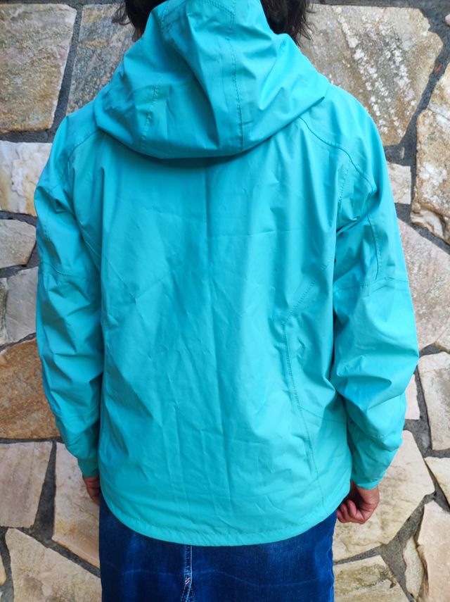 Chaqueta trekking Quechua turquesa talla XS