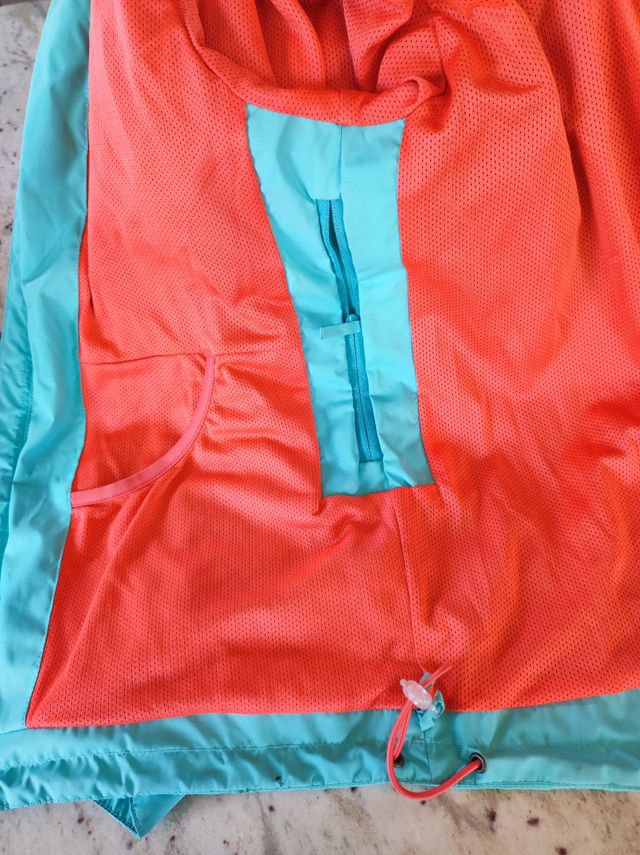 Chaqueta trekking Quechua turquesa talla XS