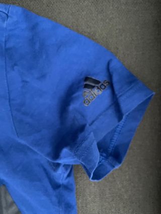 Camiseta Adidas azul niño