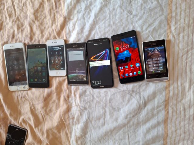 7 Smartphones - Apple, Huawei, Sony, Xiaomi