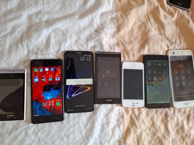 7 Smartphones - Apple, Huawei, Sony, Xiaomi
