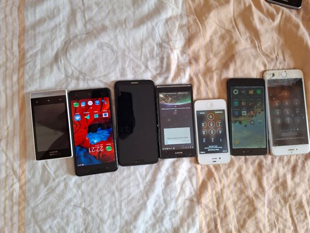 7 Smartphones - Apple, Huawei, Sony, Xiaomi