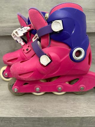 Patines en línea infantiles rosa-morado. 