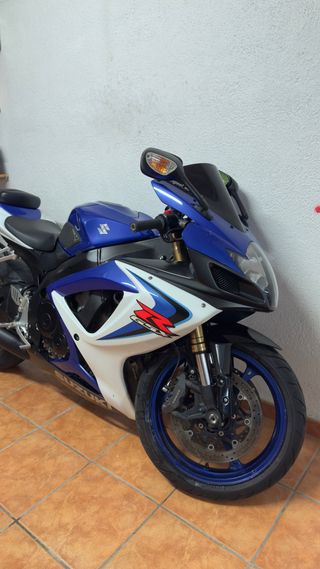 Suzuki GSXR 600 - Moto