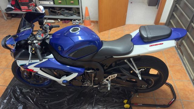 Suzuki GSXR 600 - Moto
