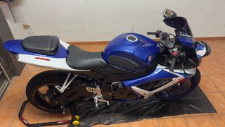 Suzuki GSXR 600 - Moto