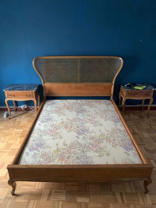 Cama madera ratán estilo antiguo