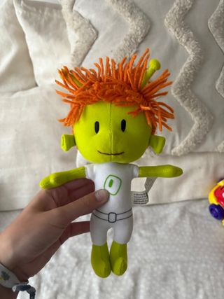 Peluche extraterrestre verde