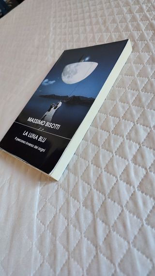 La luna blu. Il percorso inverso dei sogni