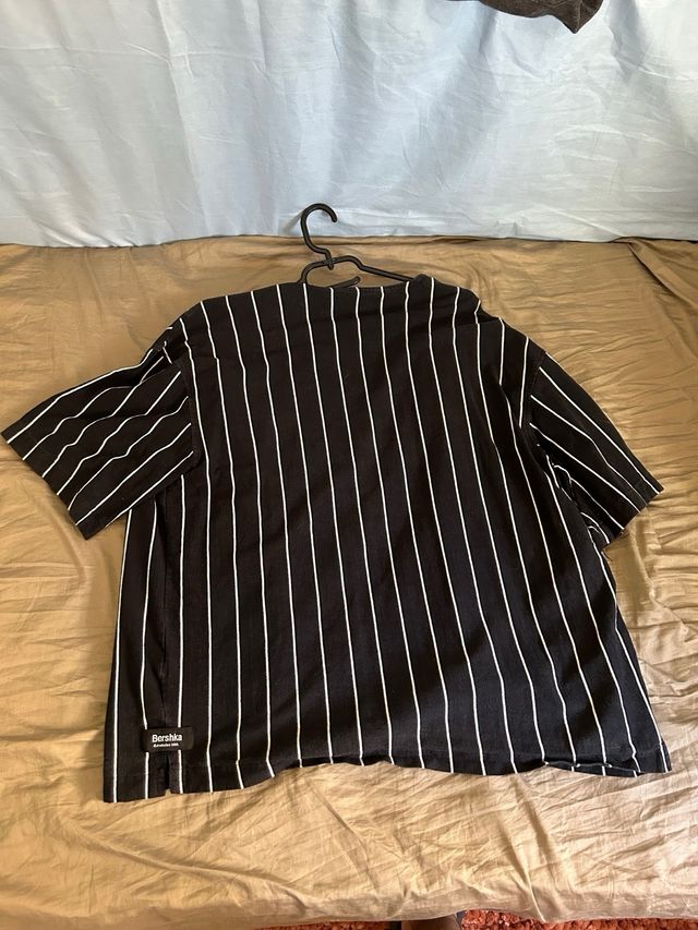 Camisa béisbol negra | rayas blancas