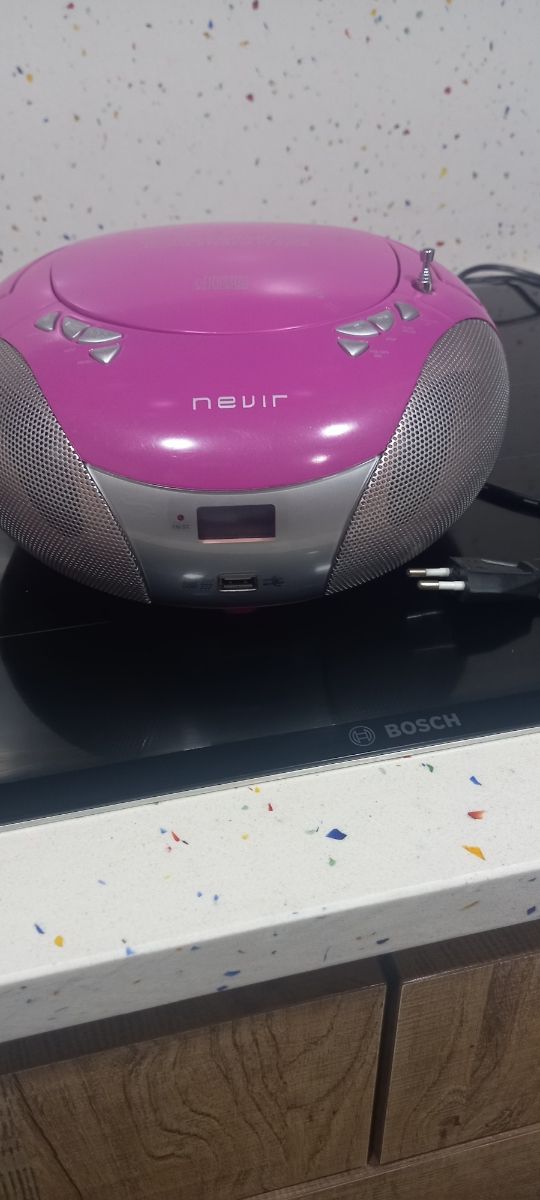 Radio CD Nevir rosa con USB