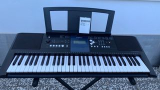 Yamaha PSR-E363 + Soporte