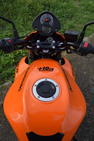Kawasaki ER-6n limitada para A2