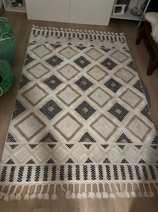 Alfombra boho chic beige y negra