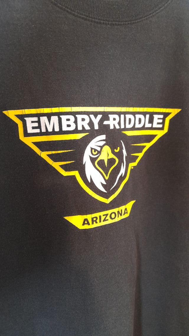 Camiseta Champion negra ERAU