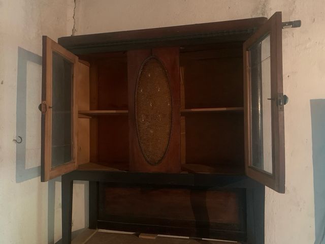 Mueble antiguo de madera