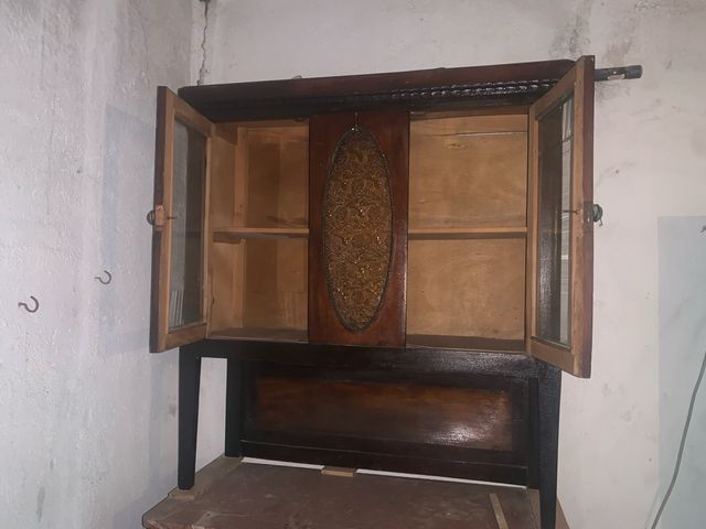 Mueble antiguo de madera