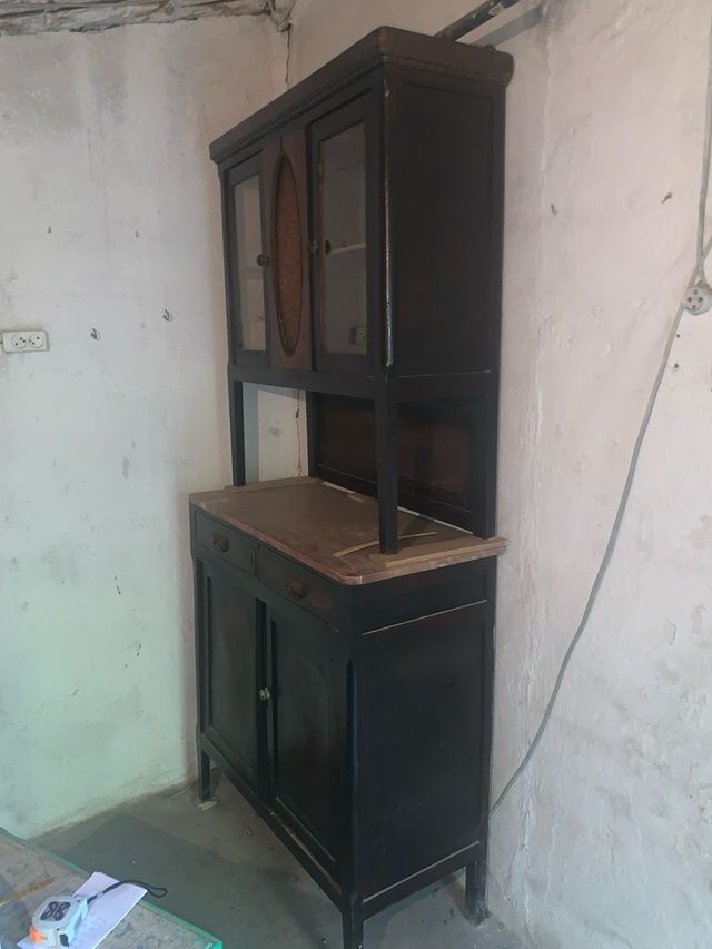 Mueble antiguo de madera