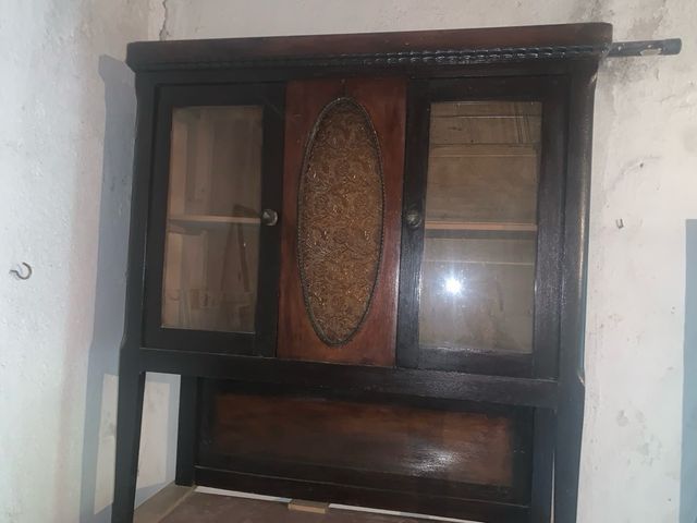 Mueble antiguo de madera