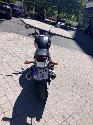 Ducati Monster 695 negra