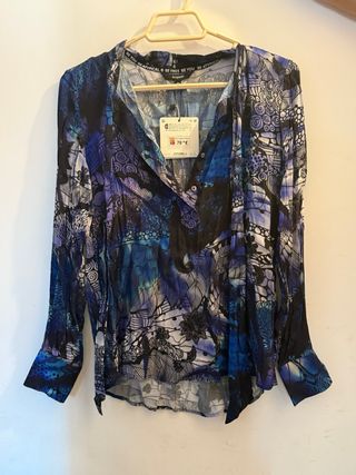 Blusa Desigual azul estampada
