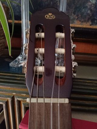 Guitarra clásica Alhambra
con funda